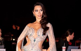 Siêu mẫu Hà Anh lội nước bì bõm ở Bangkok khi đi chấm thi nam vương