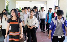 Đến sớm, háo hức chờ ngày nhận học bổng Tiếp sức đến trường