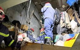 Sập gác lửng nhà trong hẻm ở phường Phú Nhuận, 3 người mắc kẹt được giải cứu