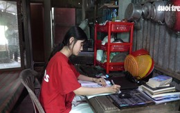 Móc len, làm gia sư, phụ đãi đám... nữ sinh An Giang ‘thà nhịn đói, không bỏ học’