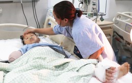 Video ghép tạm bàn tay vào cẳng chân cho bé trai bị cổng chào sập đè ở Hà Tĩnh