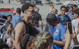 Người hùng World Cup mệt mỏi vì… nổi tiếng