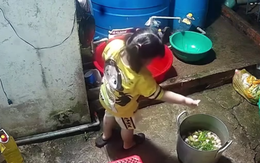Mẹ cạn lời với nồi canh khổ qua 'vị' xà phòng của con gái