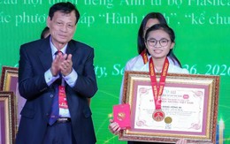 Nữ sinh lớp 9 ghi nhớ và truy xuất chính xác 2.083 câu hội thoại tiếng Anh