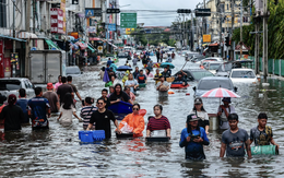 Mưa lũ nghiêm trọng ở Thái Lan, khách Việt lội nước, tour phải cắt điểm