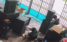 Thanh niên thót tim với pha thử loa của đồng nghiệp