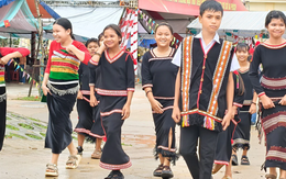 Học trò vùng biên giới Gia Lai cười rạng rỡ khi dọn về trường mới khang trang