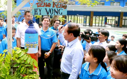 Phó thủ tướng xúc động nói với học sinh Trường Hy Vọng: ‘Qua giông bão, mong các cháu mạnh mẽ hơn’