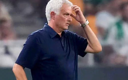 HLV Mourinho phản ứng 'kỳ lạ' sau trận thua đầu tiên cùng Real Madrid