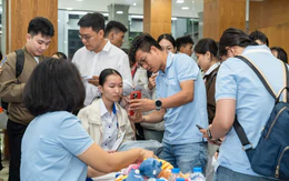 Sinh viên, thanh niên TP.HCM săn việc, tìm cơ hội thực tập và lập nghiệp