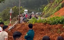 Sạt lở đất gây ách tắc tuyến đường huyết mạch nối Đồng Nai với Lâm Đồng