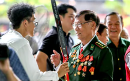 Cựu chiến binh truyền cảm hứng cho sinh viên trên sân bắn cung