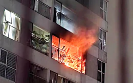 Căn hộ chung cư ở Hà Nội cháy ngùn ngụt lúc rạng sáng
