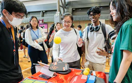 Trường lớp Việt Nam ngày càng tốt, học sinh có cần đi du học?