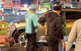 Tài xế say xỉn chạy ô tô tông vào dải phân cách ở Đắk Lắk, vẫn đòi tiếp tục lái xe