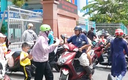 Phụ huynh vất vả đưa đón con ngày 4 lượt vì trường chưa thể tổ chức bán trú