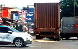 4 người đi xe máy bị cuốn vào gầm xe tải, 3 người chết