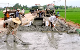 Hỗ trợ xi măng làm đường nông thôn, mùa mưa đã đến mà xi măng vẫn chưa tới