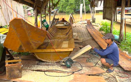 Mùa nước nổi đưa ghe, xuồng lên 'chợ mạng' hút khách