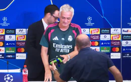 Mourinho nhận quà lạ từ chuyện của 16 năm trước