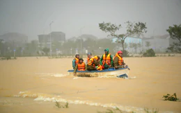 Biển Đông có thể có bão mới, miền Trung đối mặt đợt mưa lớn kéo dài