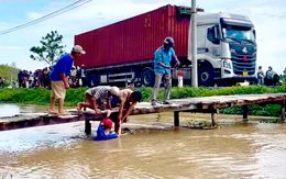 Phát hiện thi thể nữ trôi dưới mương nước dọc quốc lộ