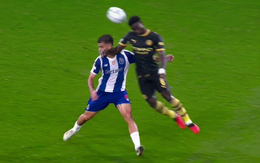 Guehi thoát thẻ đỏ, cầu thủ Man City và Porto xô xát trên đường hầm giữa hiệp