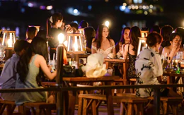 Người tiêu dùng Việt ra ngoài ăn tối cuối tuần tăng mạnh, lý do chủ yếu là gì?