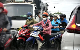 Vụ 4 người bị cuốn vào gầm xe tải: Cổng 11 nhiều lần điều chỉnh, vì sao vẫn là 'điểm đen' giao thông?