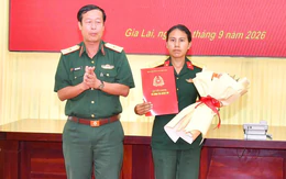 Vợ Thượng sĩ Kpă Thiêp được tuyển dụng vào Trung đoàn 66