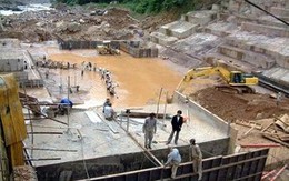 Quảng Nam: mẻ bê tông đầu tiên tại chân đập chính nhà máy thuỷ điện A Vương