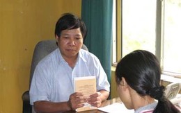 Cả ba chưa kịp nói gì