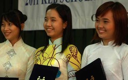 Trao học bổng cho sinh viên ngành Hàn Quốc