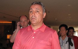Rối thông tin về HLV Stoichkov