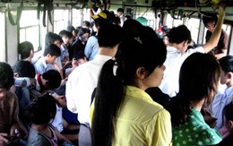 Nhọc nhằn chuyến tàu ngày lễ