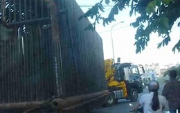 Xe siêu khủng nghênh ngang giữa phố