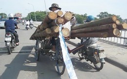 Xích lô nghênh ngang giữa phố