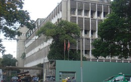 Cao ốc lấn nhà cổ
