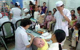Phòng bệnh cho trẻ trong mùa mưa