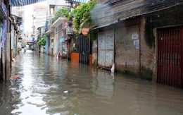 Mưa lớn phố Hà Nội thành sông