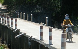 Cọc tiêu trên cầu "rụng" gần hết