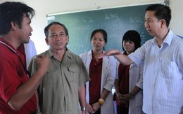 Lãnh đạo TP.HCM thăm thanh niên tình nguyện tại Lào