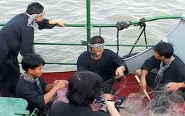 Chuyện phi thường trên tàu, dưới bến