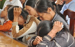 Sân trường hoang vắng