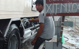 Nhộn nhịp dịch vụ xịt nước xe
