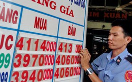 Giá vàng vọt lên ngoài dự báo
