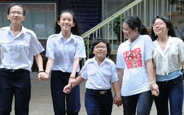 Bài báo đầu đời của 4 cô học trò
