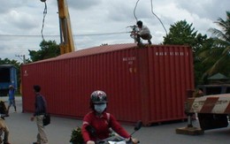 Lại rơi container giữa đường