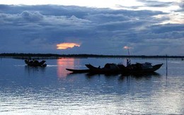 Đón trăng trên phá Tam Giang