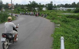 Xe máy lao xuống sông, 3 người chết
